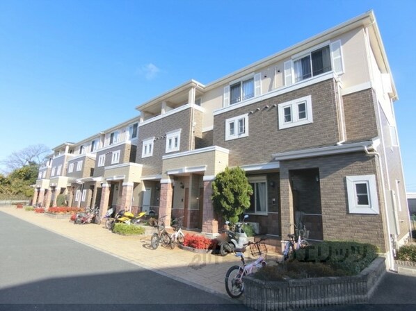 ラフレシールの物件外観写真